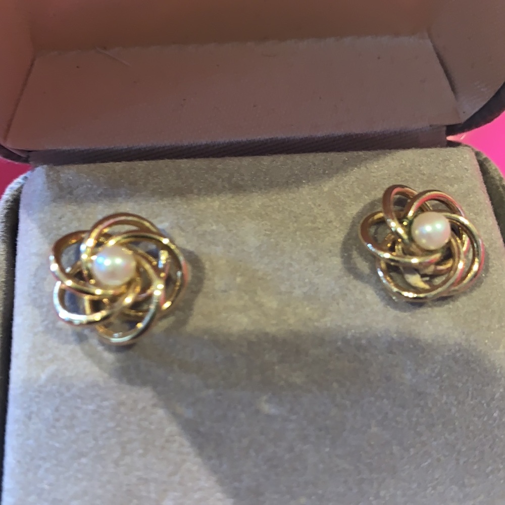 14K Gold and Pearl Knot-design stud earrings.